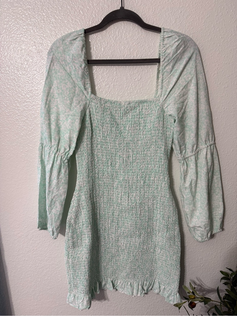 Gianni Bini Mint Floral Smocked Mini Dress Medium NWT - Picture 4 of 4